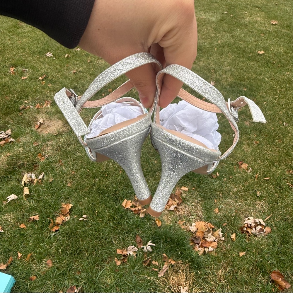 Women’s L Lorraine Vanessa Silver Elegant Rhinestone Slingback Heels Size 7 - Picture 7 of 9